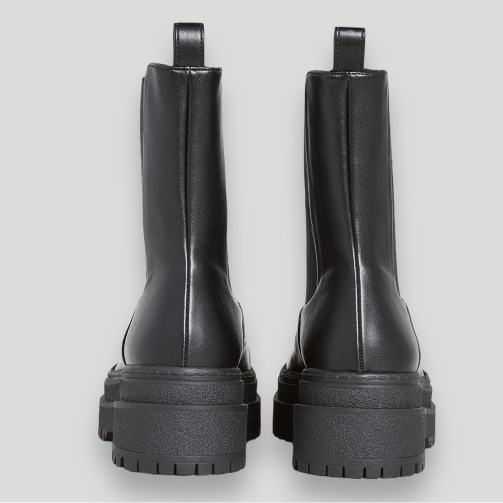 Good American Pull On Lug Thick Sole Chunky Chelsea Black Boots - Picture 6 of 10